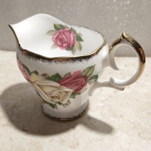 China Fine Bone England Creamer Vintage Sugar Royal Made Bowl Roses And Gold 🌹